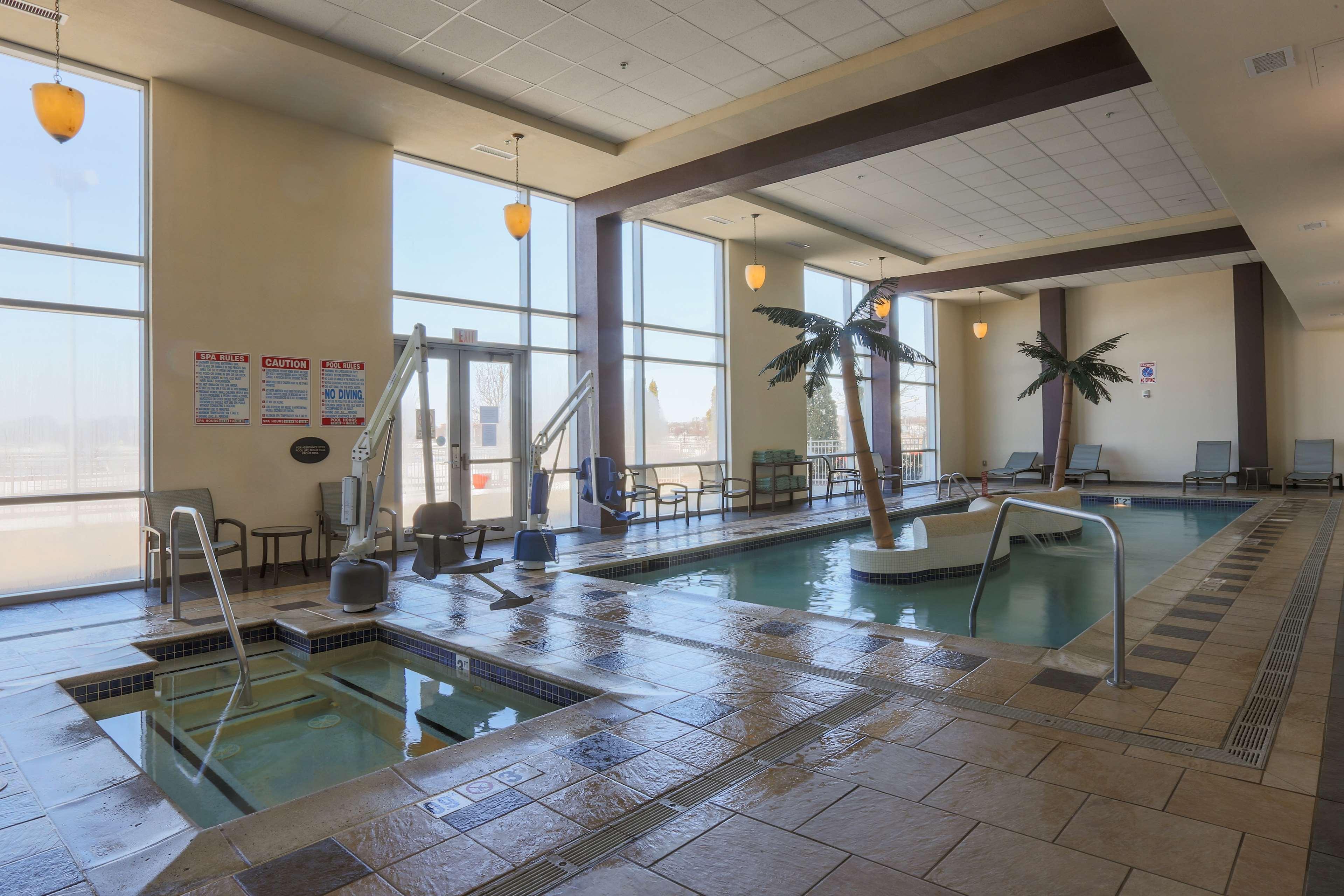 Doubletree By Hilton Bay City - Riverfront Buitenkant foto