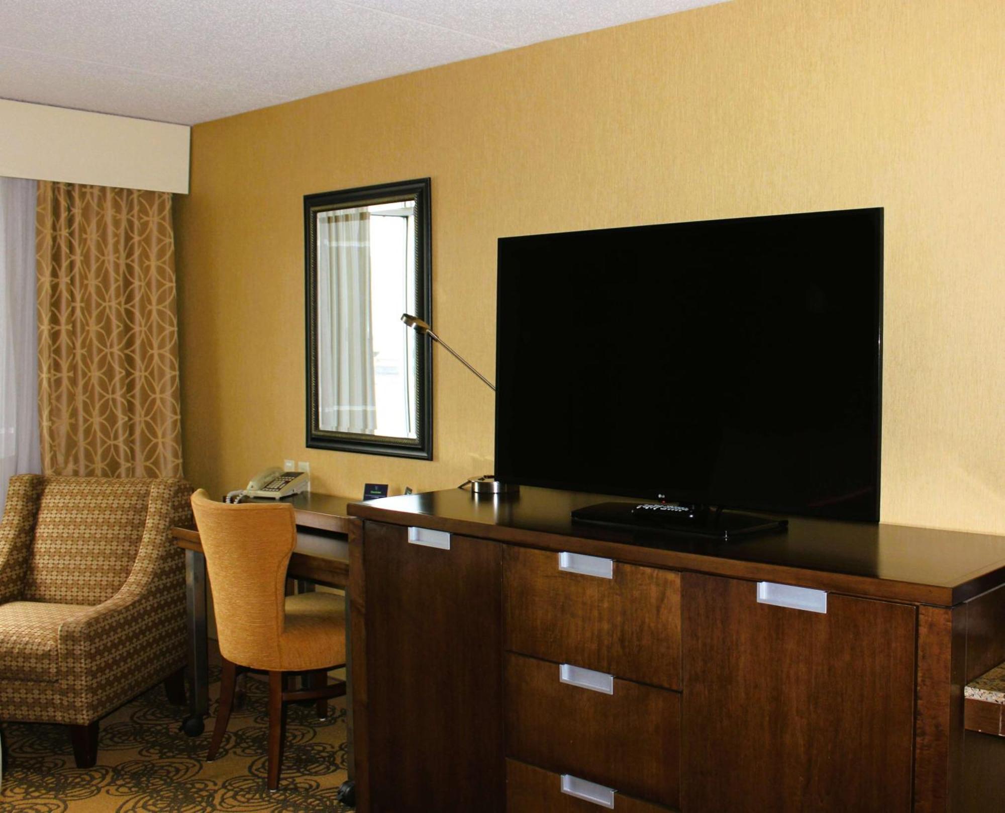 Doubletree By Hilton Bay City - Riverfront Buitenkant foto