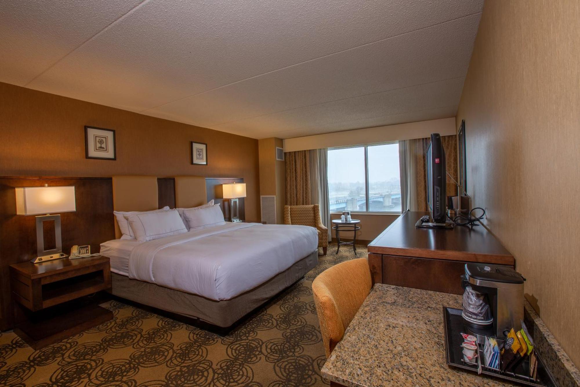 Doubletree By Hilton Bay City - Riverfront Buitenkant foto