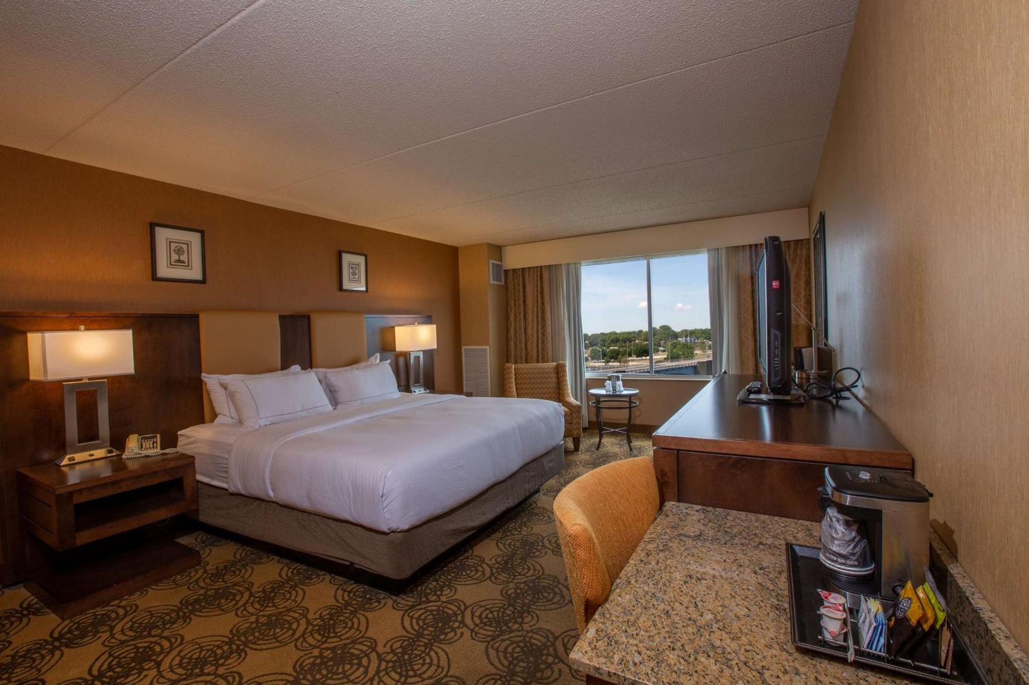 Doubletree By Hilton Bay City - Riverfront Buitenkant foto