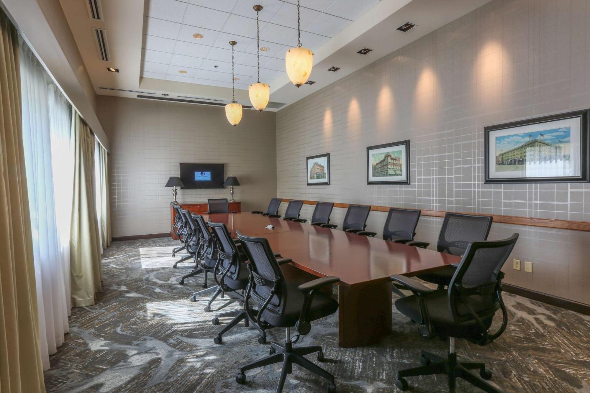 Doubletree By Hilton Bay City - Riverfront Buitenkant foto