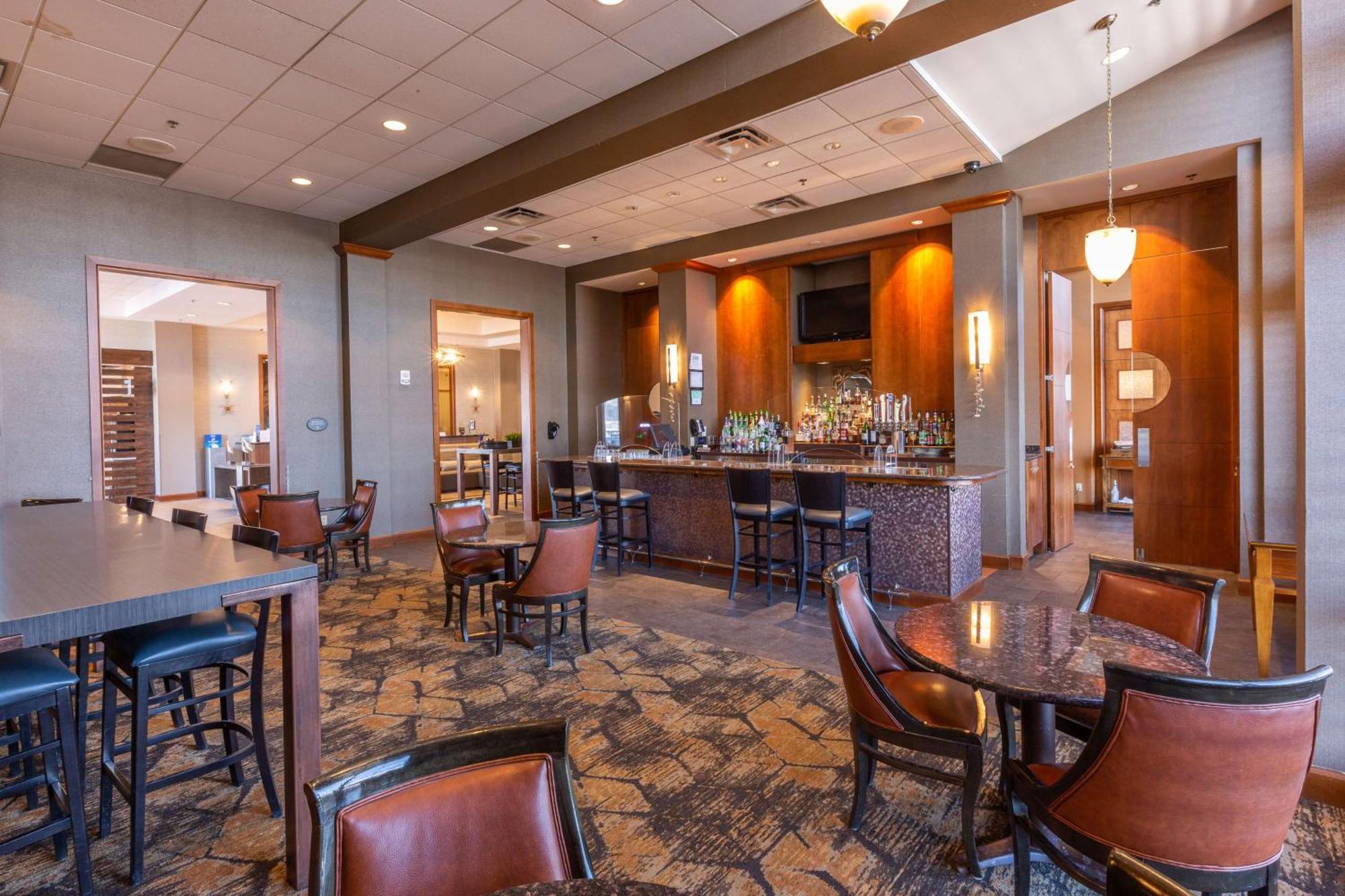 Doubletree By Hilton Bay City - Riverfront Buitenkant foto