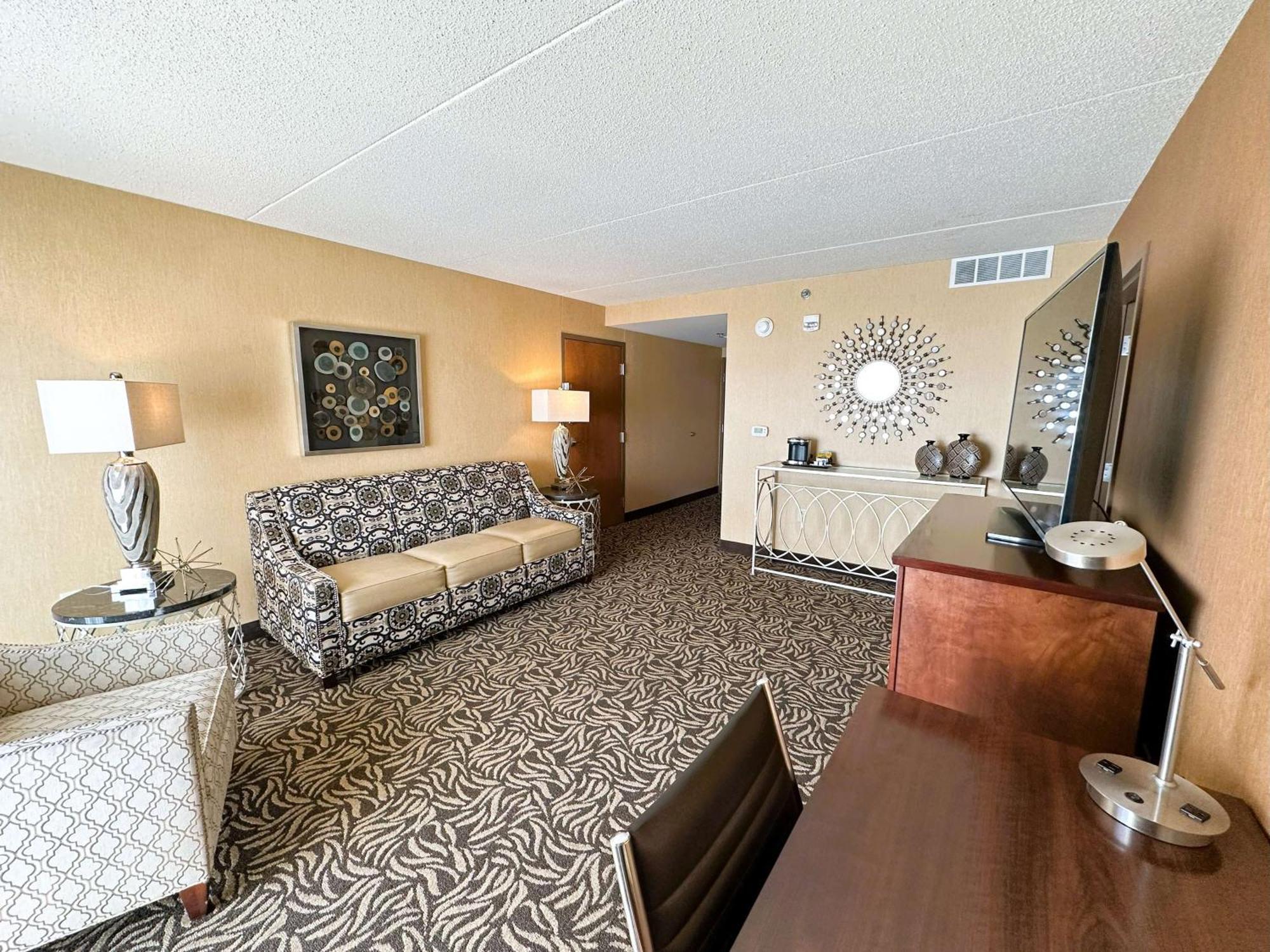 Doubletree By Hilton Bay City - Riverfront Buitenkant foto