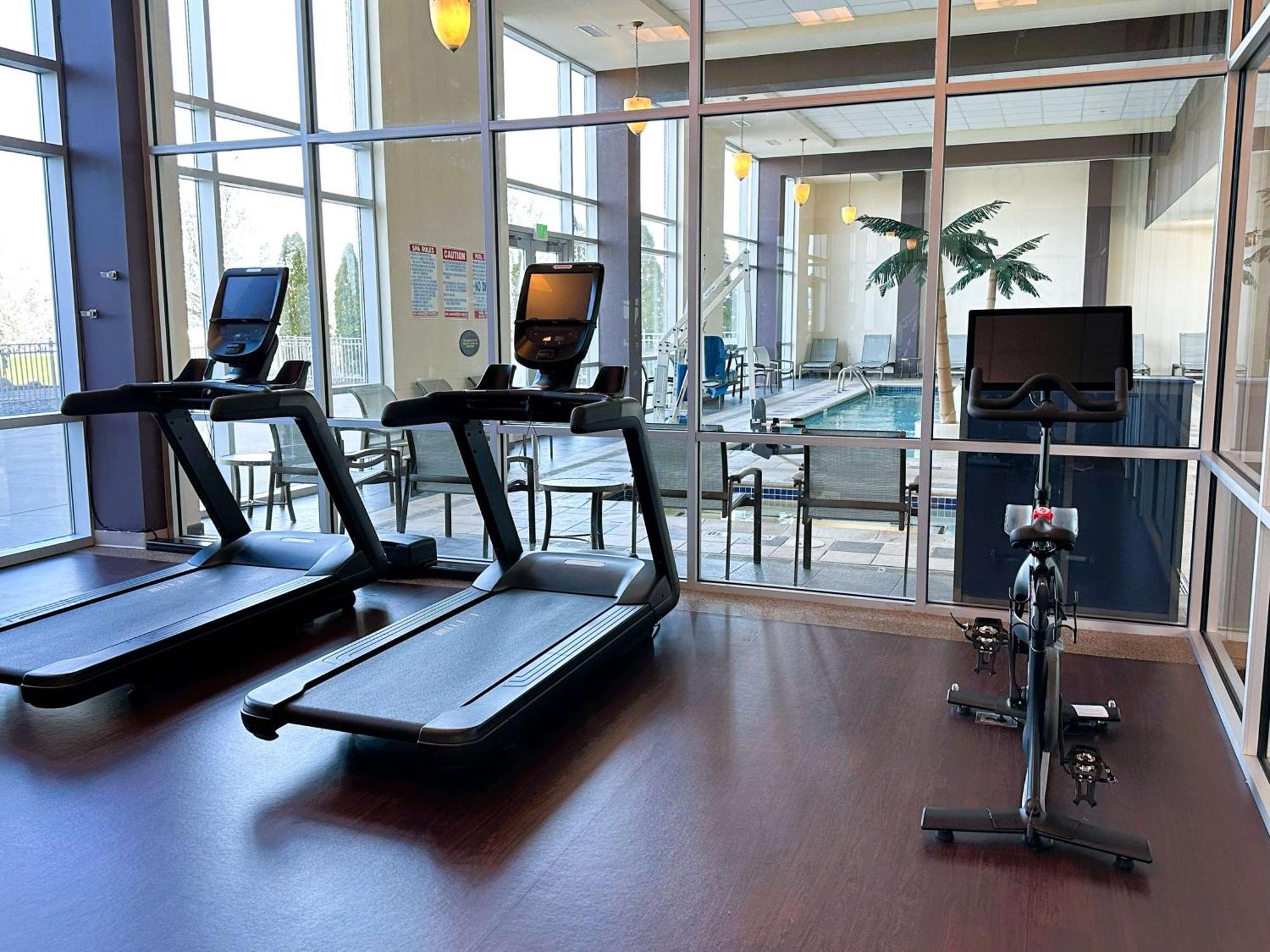 Doubletree By Hilton Bay City - Riverfront Buitenkant foto